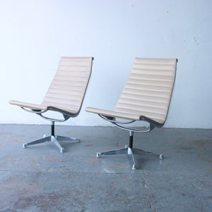Pair of swiveling 1960s Herman Miller Eames Aluminum Group swivel Lounge Chairs image 1