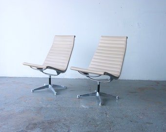 Pair of swiveling 1960s Herman Miller Eames Aluminum Group swivel Lounge Chairs