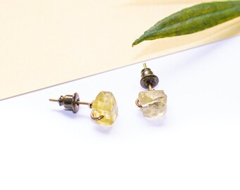 Puces d'oreilles en citrine brute pour l'abondance, boucles d'oreilles en cristal jaune, bijoux chakra du plexus solaire, cadeau spirituel pour femme