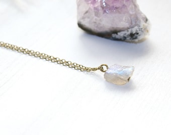 Raw Crystal Necklace, Raw Labradorite Necklace, Raw Crystal Jewelry, Labradorite Jewelry, Minimalist Jewelry, Labradorite Crystal Necklace