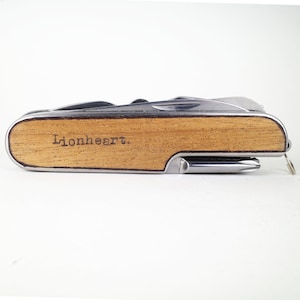 Navaja de bolsillo multiherramienta de 14 funciones con personalización personalizada en relieve de madera para padrinos de boda y Día del Padre