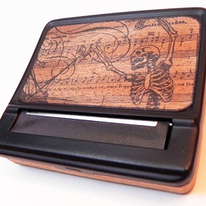 Portasigarette e macchina a rulli Dancing Skeleton NERO: teschio, danza, musica, scheletro, vero legno, scatola a rulli, rotolamento, morte, danza del teschio