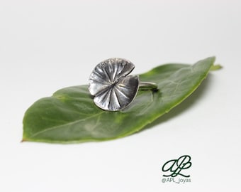 Anillo hoja nenúfar o de flor de loto de plata grande