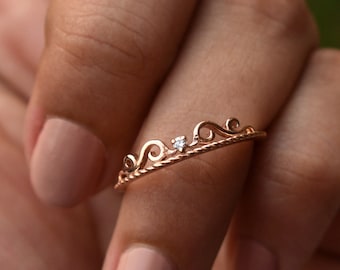 Zierliche Diamant Filigree Bandring, Diamant Krone Ehering in 14K Rose Gold, Goldspitze stapelbarer Ehering