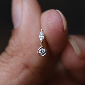 Zwei Diamanten kleine natürliche baumeln Ohrring, runde & Marquise Flatback Stud 16g, 14k 18k Solid Gold Piercing Schmuck, Tragus Flat Conch Helix