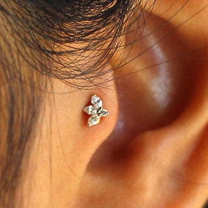 Petit clou d'oreille en forme de lotus avec diamants marquise, bijoux de piercing de nez en or massif 14 carats 18 carats, petit clou pour piercing pour les lèvres Tragus Helix