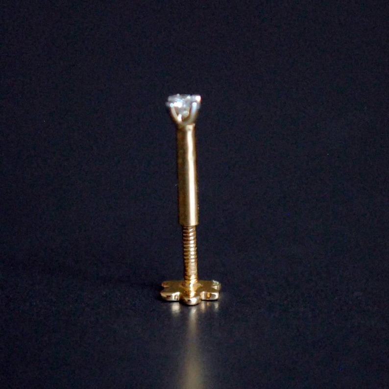 14k massivt guld och naturlig diamant Labret-örhänge, invändigt gängad platt näsa, piercingsmycken bild 6