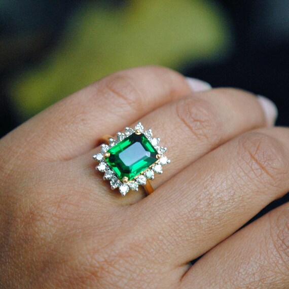 Royal emerald ring deals