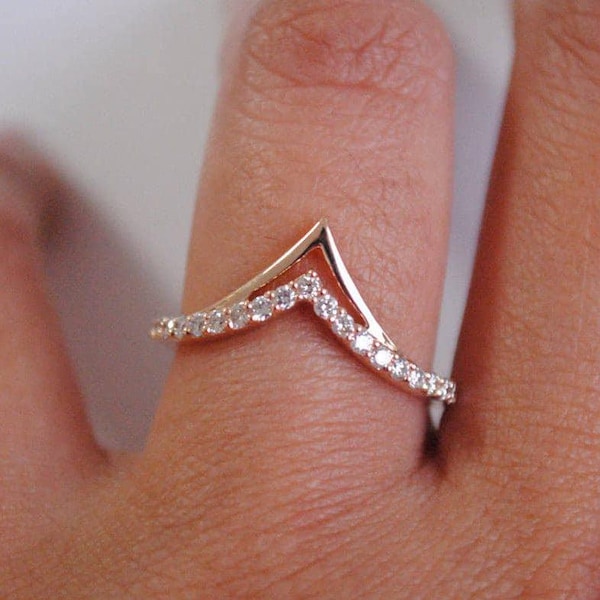 Anillo de boda con doble chevron en forma de V, anillo apilable de oro de 14K y 18K con diamantes naturales, anillo de boda personalizable con doble V, anillo apilable para novias.