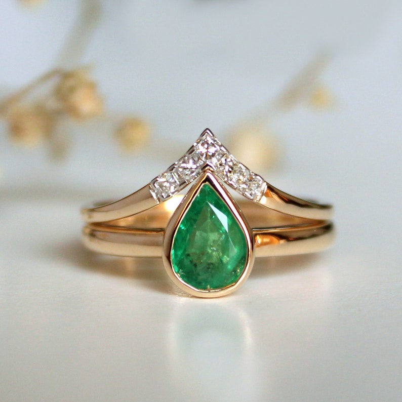 0.50Ct Natural Pear Emerald & Princess Diamond Engagement Ring Set, 14k 18k Solid Gold Bridal Wedding Set, Pear May Birthstone Chevron Ring image 2