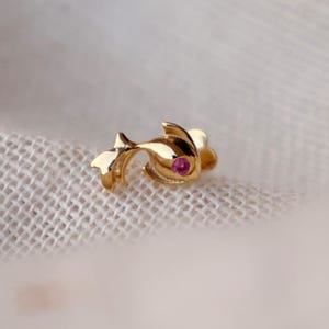 Piercing de Nariz e Orelha de Peixe, Ouro Maciço 14K ou 18K, Rubi Natural (Pedra do Mês de Peixes)