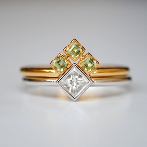 Princess Diamond Engagement Ring with Green Gemstone V Band, 14k Solid Gold Wedding Ring Set,  Natural Diamond & Peridot Birthstone Ring Set