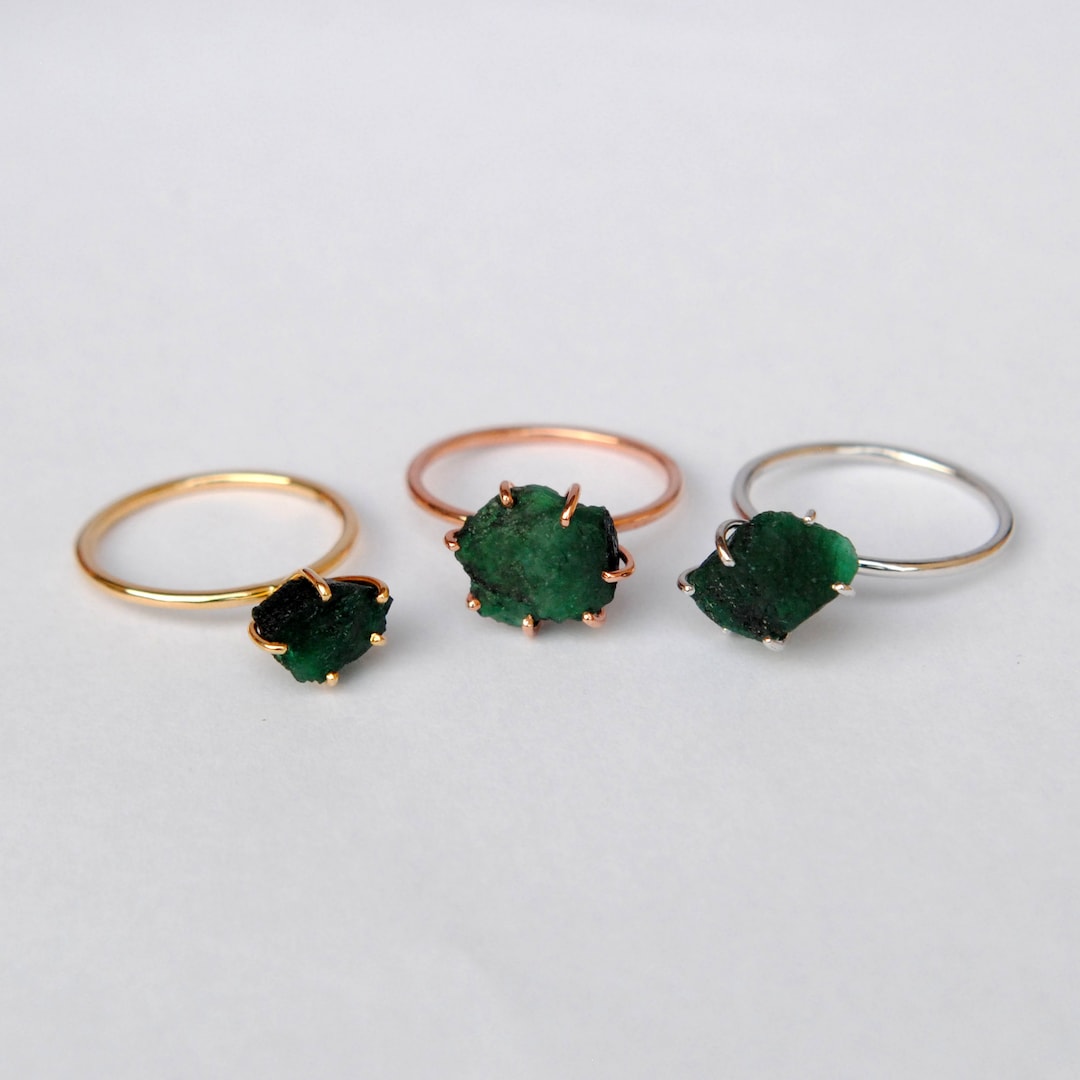 Raw emerald gold ring deals