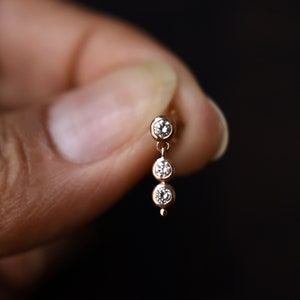 Natuurlijke diamanten bengeloorbel, 14k 18k massief gouden hangende neuspin, tragus Forward Helix plaksteen 16 g, cadeau piercingliefhebber