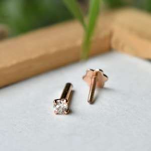 14k massivt guld och naturlig diamant Labret-örhänge, invändigt gängad platt näsa, piercingsmycken bild 1