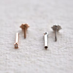 14k massivt guld och naturlig diamant Labret-örhänge, invändigt gängad platt näsa, piercingsmycken bild 5