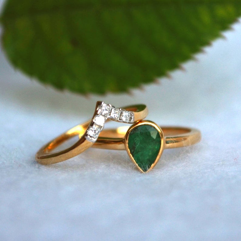 0.50Ct Natural Pear Emerald & Princess Diamond Engagement Ring Set, 14k 18k Solid Gold Bridal Wedding Set, Pear May Birthstone Chevron Ring image 5
