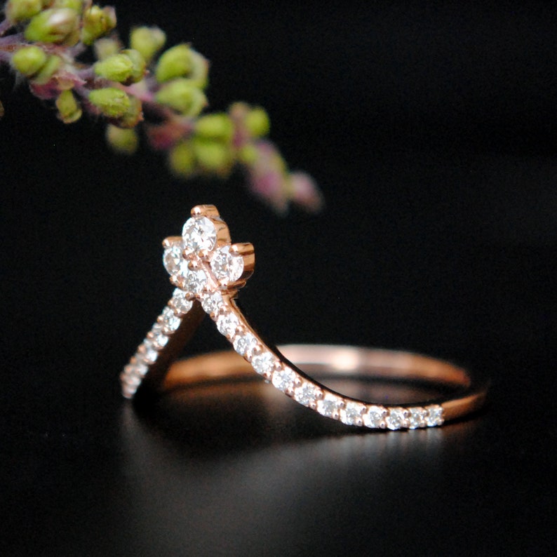 Deep V Natural Diamond Wedding Band, 14k 18k Solid Gold Stacking Chevron Ring, Bridal Jewelry, Custom Fit Dainty Stack Crown Ring zdjęcie 9