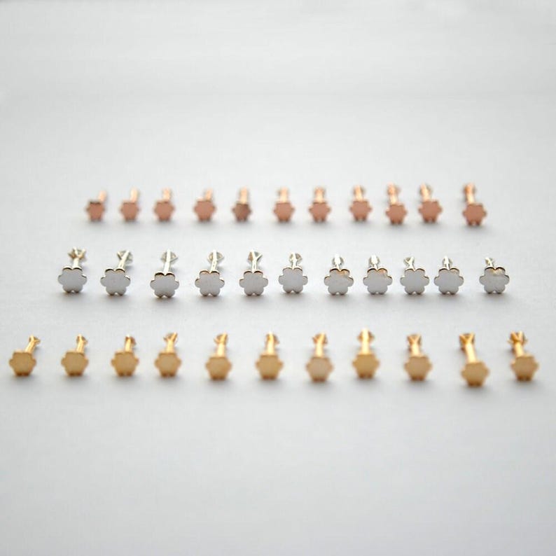 14k massivt guld och naturlig diamant Labret-örhänge, invändigt gängad platt näsa, piercingsmycken bild 7
