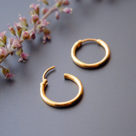 22k gold 2024 small hoop earrings