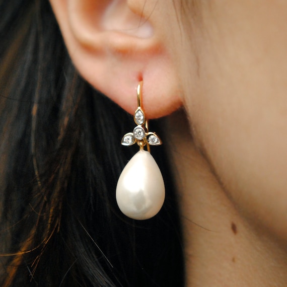Dangling pearl earrings with cheap diamonds