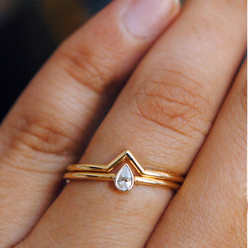 Minimal Pear Diamond Wedding Ring Set in 14K Gold, Dainty Diamond Bridal Engagement Ring Set, Solid Gold Chevron V Stacking Wedding Band image 2