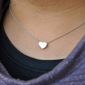 14K Solid Gold Tiny Herz Anhänger Halskette, jeden Tag kleiner Anhänger, Einfaches, Minimal Layering Valentinstag Geschenk Bild 3