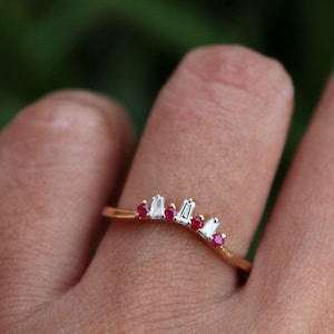 Natural Diamond & Ruby Curved Wedding Ring,14k 18k Solid Gold Stackable Bridal Band,Baguette Round Diamonds,July Birthstone Nesting Band DDP