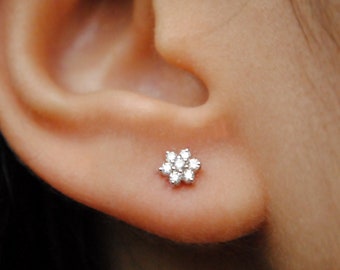 Genuine 7 Diamond Cluster Stud, 14K Gold Nose Tragus Lobe Floral Cluster Earring, 16g Flatback Pin, Dainty Flower Piercing Jewelry