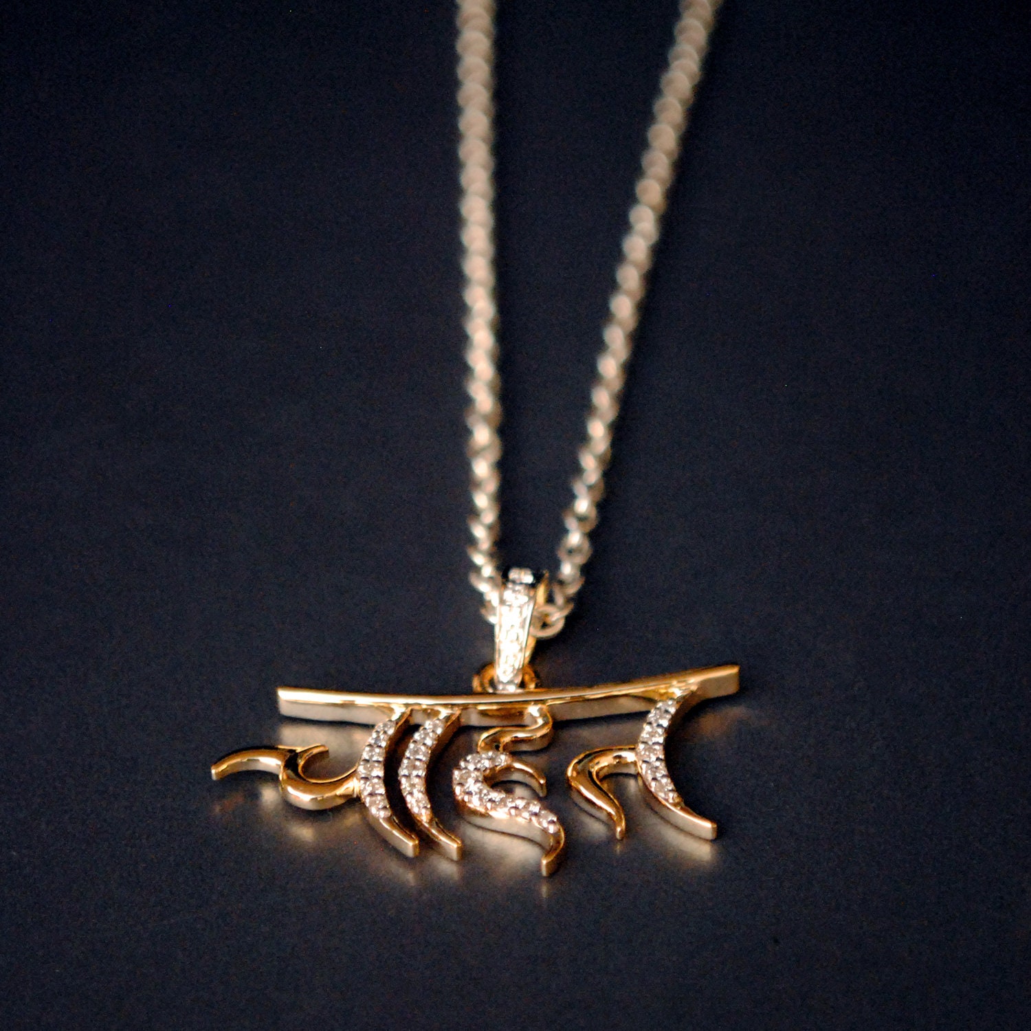 Maa name hotsell gold pendant
