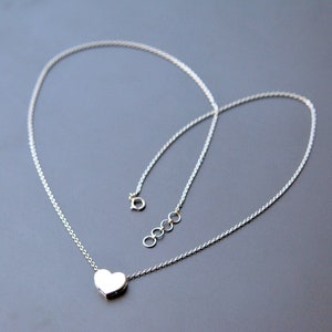 14K Solid Gold Tiny Herz Anhänger Halskette, jeden Tag kleiner Anhänger, Einfaches, Minimal Layering Valentinstag Geschenk Bild 1