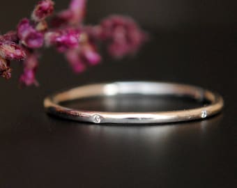 Dainty 5 Diamond Eternity Ring, 1mm Flush Set Diamond in 14K Solid Gold, Thin Wedding Band, Skinny Stacking Ring, Mid, Knuckle Ring