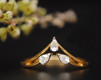 Pear Diamond Chevron V Ring, Stackable 14k 18k Gold Wedding Band, Unique 3 Stone Chevron Promise Ring, Bridal Wedding Engagement