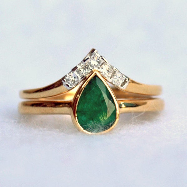 Emerald Diamond Ring Set. 14K Gold Emerald Bridal Engagement Ring. Princess Diamond Chevron V Wedding Band. May Birthstone Bridal Set