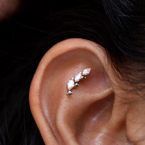 Pendiente de caracola con diamantes naturales, pendiente trepador curvo de oro macizo de 14 k, barra perforante con diamantes blancos y negros genuinos