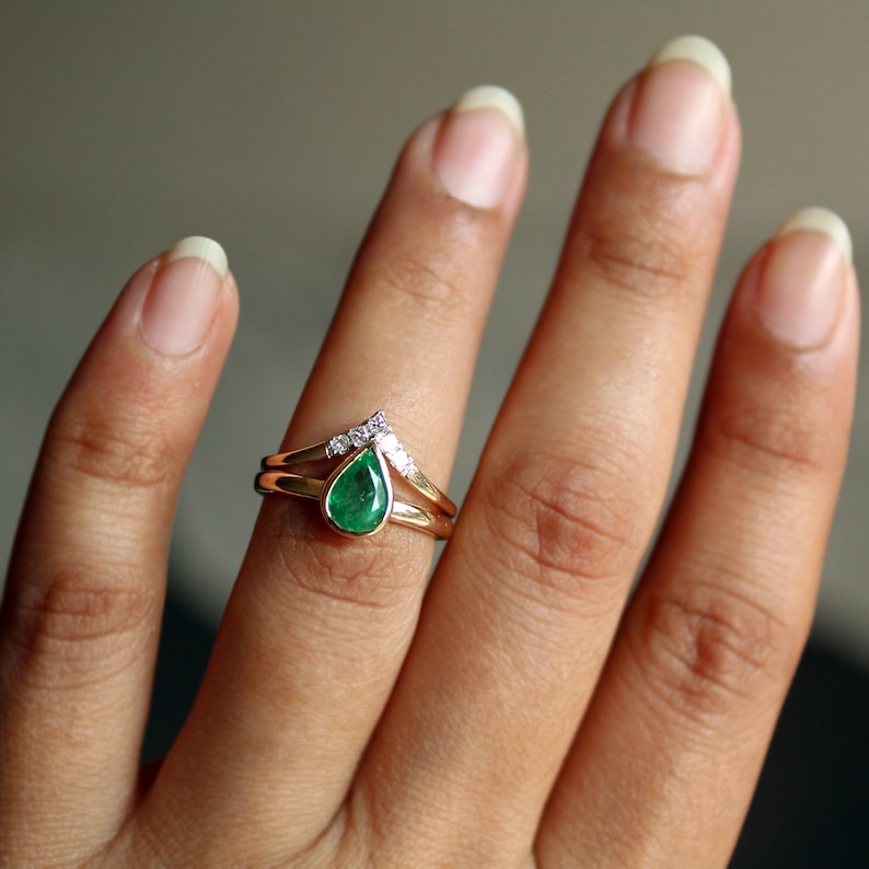 0.50Ct Natural Pear Emerald & Princess Diamond Engagement Ring Set, 14k 18k Solid Gold Bridal Wedding Set, Pear May Birthstone Chevron Ring image 9