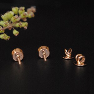 Pendientes de piedra lunar de 5 mm con cierre a presión, pendientes de oro macizo de 14 quilates, pendiente plano de piedra lunar arcoíris cabujón, joyería de piedra natal de junio DDP imagen 5