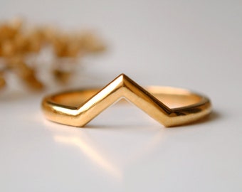 2mm 14K Solid Gold V Ring, Chevron Stack Wedding Band, Plain Gold Midi Knuckle Thumb Ring