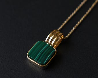 9k 14k Solid Gold Green Malachite Pendant Charm Amulet Necklace