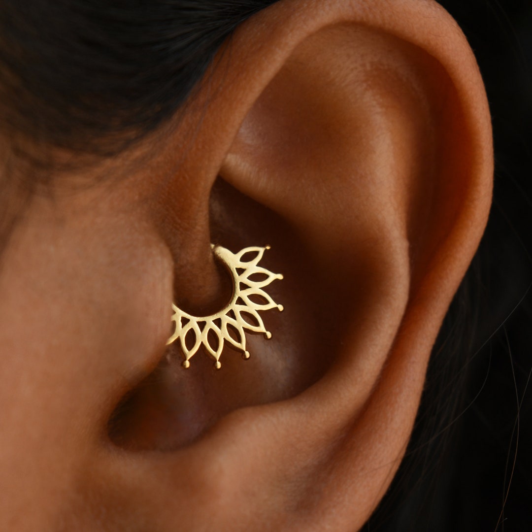 AkariH foop pierce gold