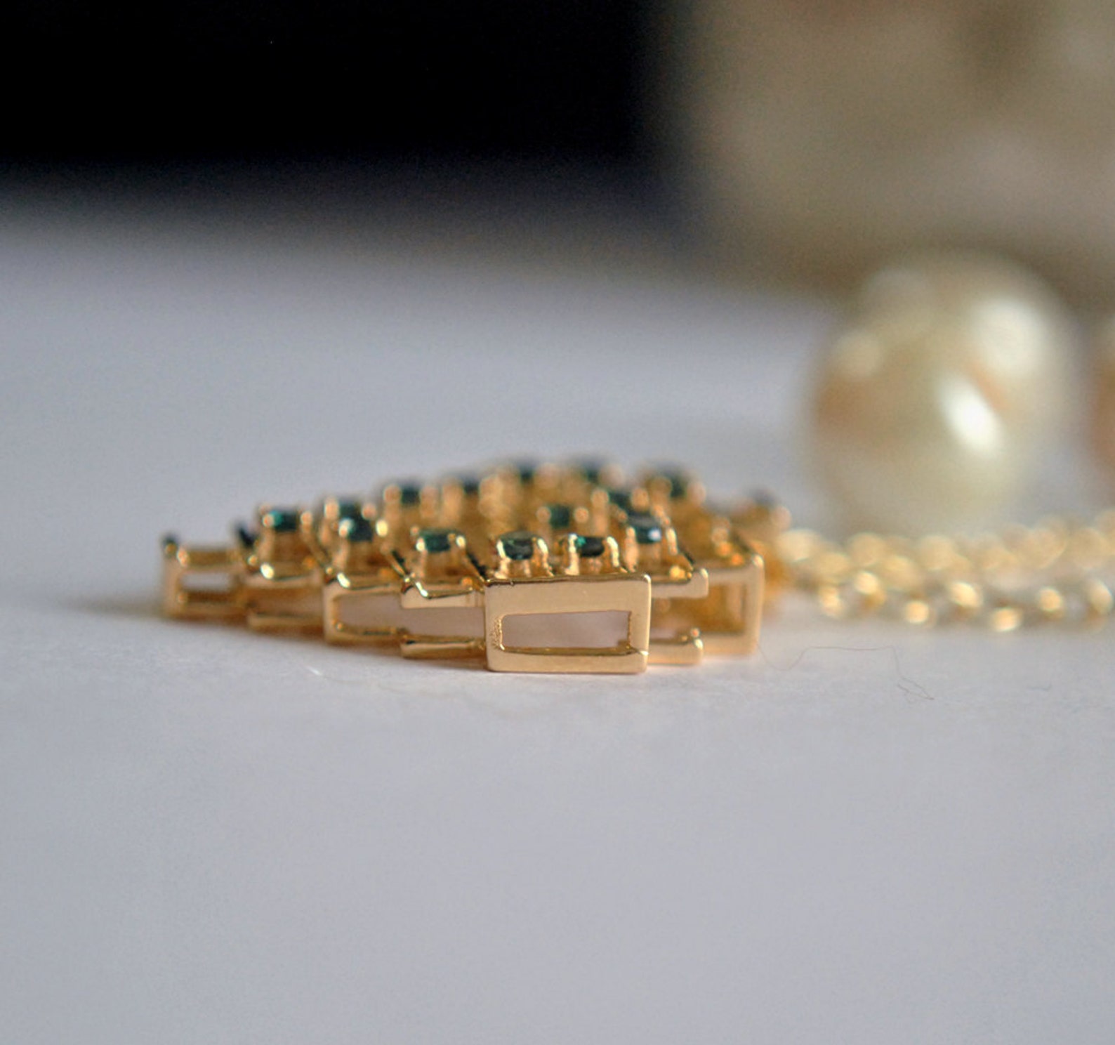 pixel white gold chain