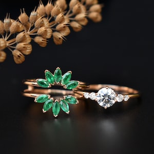 Moissanite & Green Emerald Bridal Ring Set, 14k 18k Solid Gold Wedding Set, 5 Stone Engagement Ring, Emerald Sunburst Ring Wrap Enhancer