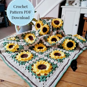 Puede incluir: Una manta de ganchillo de girasol en tonos de verde, marr&oacute;n y amarillo. La manta est&aacute; hecha de cuadrados con un dise&ntilde;o de girasol en el centro. El texto "Crochet Pattern PDF Download" es visible en la imagen.