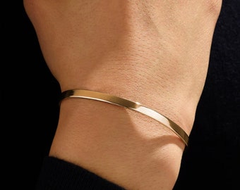 Personalisierter Gold Armreif, stapelbarer Goldarmreif für Frauen, 14K Gold gefüllter gravierter Armreif, personalisiertes Geschenk für sie, benutzerdefinierte Armreifen