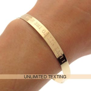 Braccialetto personalizzato riempito d'oro Braccialetto ispiratore in oro Braccialetto personalizzato inciso Regalo di compleanno per lei Braccialetto con nome