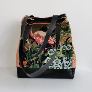 Handbag shoulder strap, type bag, large front pocket with zip, recycled vintage canvas. Flamingos. Upcycling. Recycled. Sustainable image 3