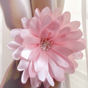 Flower curtain tie back / 1 pcs /Nursery flower curtain tie backs /Pink tie backs for curtain /Home Decor Girls room curtains gift idea