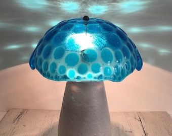 Lampe champignon en verre de Murano et céramique, Lampe de table, Verre fusionné bleu ciel à pois, Pièce unique faite à la main en Italie