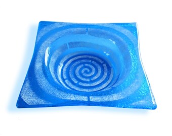 Sky blue Murano glass favour, Fused glass saucer with white decor – Spiral series, Small square plate, wedding/baptism memento, Guests gift