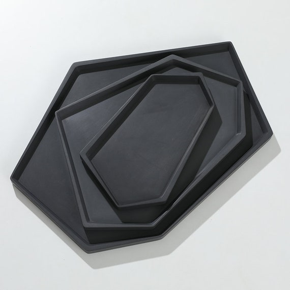 Schwarze plastikfolie zum verpacken von kunsthandwerk